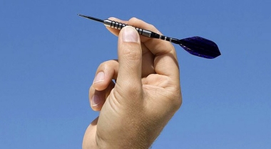 Стандартний трипальцевий хват дротика в дартс